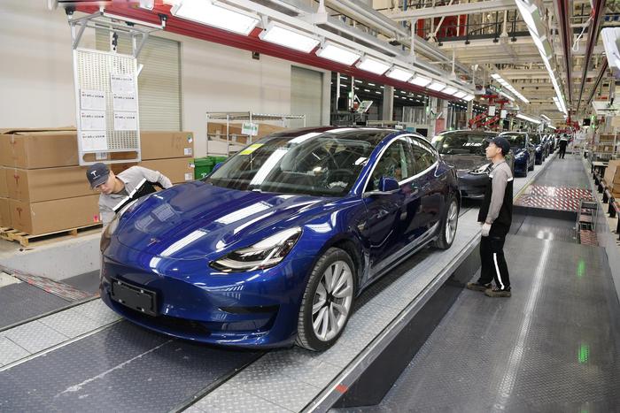 特斯拉上海超级工厂迎中国领导视察，马斯克盛赞“上海速度”助力新能源汽车销售